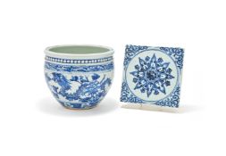 A Chinese blue and white 'Dragon' jardiniere