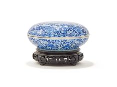 A Chinese blue and white box and cover
