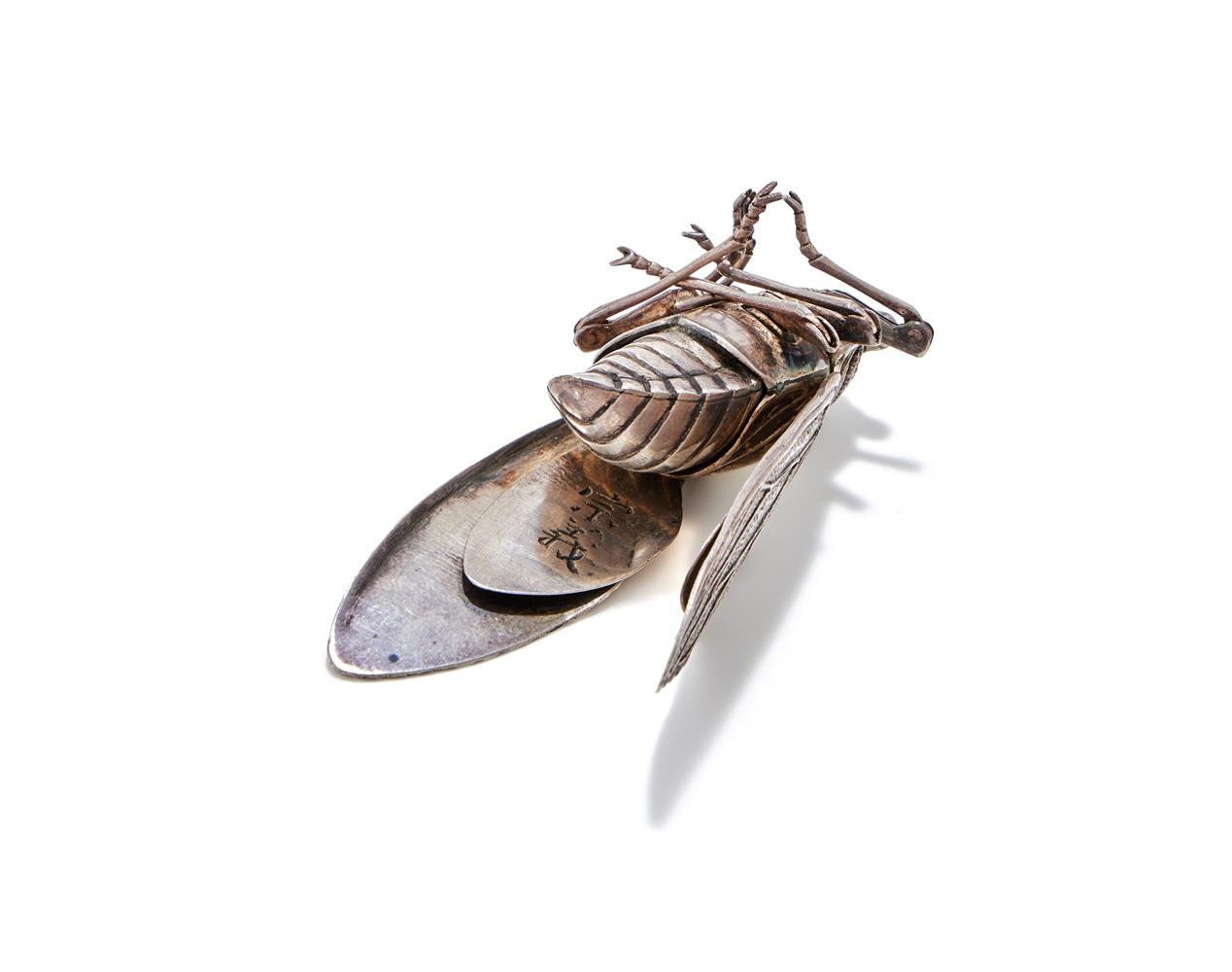 A fine Japanese silver articulated model of a Cicada - Image 5 of 6