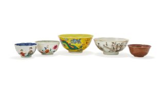 A Chinese en grisaille decorated 'Eight Immortals' bowl