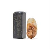 A Chinese mottled jade snuff bottle