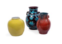 A CHINESE FAHUA GLAZED VASE, MODERN