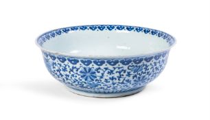 A CHINESE BLUE AND WHITE PUNCH BOWL, 19TH CENTURY