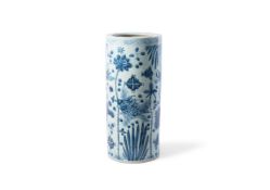 A CHINESE BLUE AND WHITE CYLINDRICAL FLOOR VASE, MODERN
