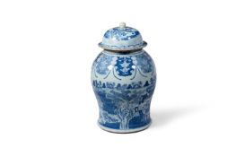 A CHINESE EXPORT BLUE AND WHITE TEMPLE VASE AND COVER, 19TH CENTURY