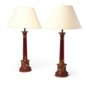 A PAIR OF RED TOLE AND PAINTED COLUMN LAMPS, TUSCAN, IN REGENCY STYLE, OF RECENT MANUFACTURE