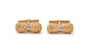 A PAIR OF DIAMOND SET CUFFLINKS
