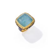 AN AQUAMARINE AND ENAMEL DRESS RING