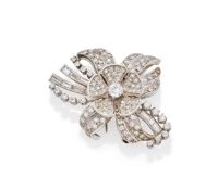 A MID 20TH CENTURY DIAMOND BROOCH