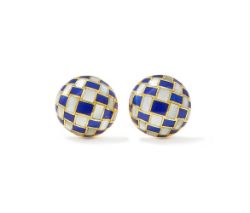 Y ANGELA CUMMINGS FOR TIFFANY & CO, A PAIR OF LAPIS LAZULI AND MOTHER-OF-PEARL CUFFLINKS