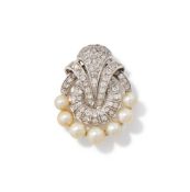 A MID 20TH CENTURY DIAMOND AND PEARL BROOCH