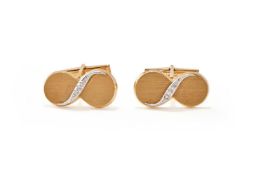 A PAIR OF DIAMOND SET CUFFLINKS