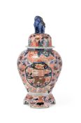 A JAPANESE IMARI VASE AND COVER ON STAND, EDO PERIOD, 19TH CENTURY