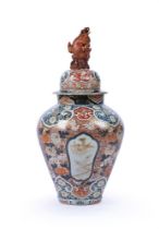 A LARGE JAPANESE IMARI VASE AND COVER, EDO PERIOD, 18TH CENTURY