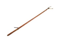 A FRUITWOOD AND BRASS LIBRARY LONG ARM, 19TH CENTURY