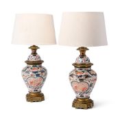 A PAIR OF JAPANESE IMARI AND GILT METAL MOUNTED LAMPS, 19TH CENTURY