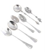 A COLLECTION OF SILVER FLATWARE