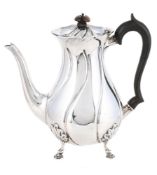 A VICTORIAN SILVER WRYTHEN BALUSTER COFFEE POT