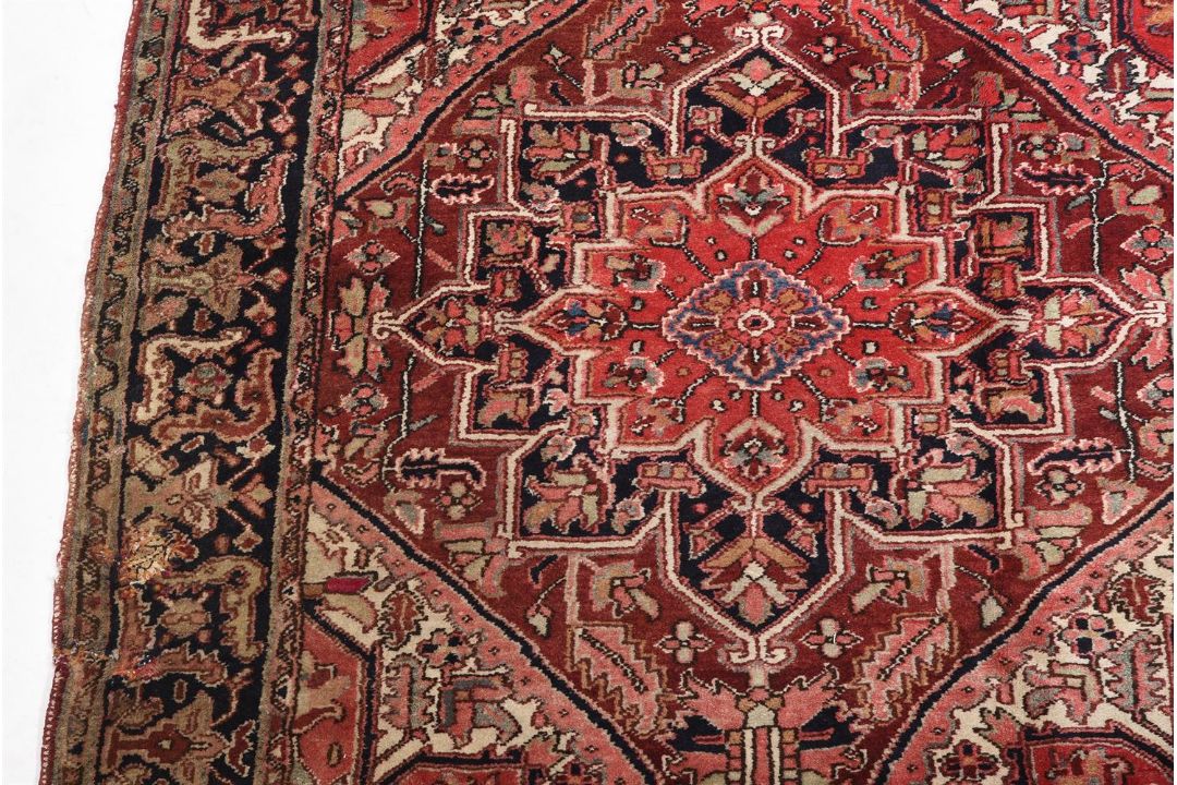A HERIZ CARPET - Image 2 of 3