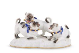 A MEISSEN PORCELAIN GROUP OF THREE PUG DOGS, LATE 19TH CENTURY