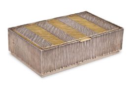 λ GERALD BENNEY (1930-2008), A RARE SILVER AND 18 CARAT GOLD TABLE BOX