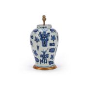 A CHINESE BLUE AND WHITE VASE