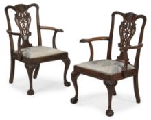 A PAIR OF EDWARDIAN MAHOGANY DINING ARMCHAIRS, IN 18TH CENTURY STYLE, EARLY 20TH CENTURY