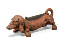 AN ART DECO CAST IRON DACSHUND BOOT SCRAPER OR DOOR STOP, FIRST HALF 20TH CENTURY