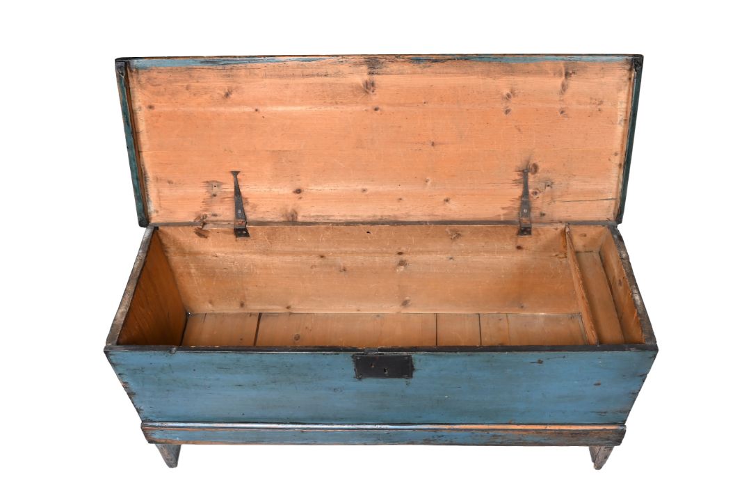 A BLUE PAINTED PINE BOARDED TRUNK OR COFFER, FIRST HALF 19TH CENTURY - Image 3 of 3