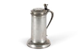 A CHARLES II PEWTER BEEFEATER FLAGON, CIRCA 1670