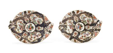A PAIR OF WORCESTER PORCELAIN KAKIEMON STYLE LEAF-SHAPED DISHES, CIRCA 1770