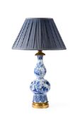A DUTCH DELFT BLUE AND WHITE DOUBLE GOURD VASE TABLE LAMP, EARLY 18TH CENTURY