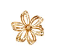 AN ITALIAN MID 20TH CENTURY FLOWERHEAD BROOCH
