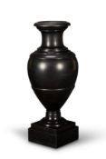 A REGENCY DERBYSHIRE BLACK MARBLE URN, FIRST HALF 19TH CENTURY