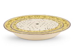 A SPODE CREAMWARE ROUND DISH AND DRAINER, FIRST QUARTER 19TH CENTURY