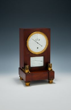 A FINE AND RARE FRENCH CONSULATE PERIOD FIGURED MAHOGANY ‘AUDIENCE’ TIMEPIECE