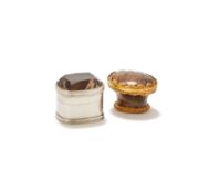 A GEORGE III SILVER OBLONG BOX AND A GILT MOUNTED AGATE BOX