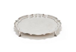 A SILVER SHAPED CIRCULAR SALVER, FRANCIS HOWARD LTD., SHEFFIELD 1979