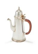 A SILVER TAPERING COFFEE POT, RICHARD COMYNS, LONDON 1970