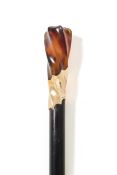 Y A VICTORIAN 18 CARAT GOLD AND TORTOISESHELL MOUNTED WALKING STICK, BRIGG, LONDON 1898