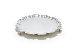 A MODERN SILVER SHAPED CIRCULAR SALVER, CARR'S OF SHEFFIELD, SHEFFIELD 1992