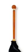 AN EDWARDIAN 18 CARAT GOLD MOUNTED AND PRESSED AMBER PARASOL, BRIGG, LONDON 1907