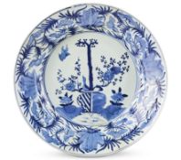 A LARGE JAPANESE ARITA BLUE AND WHITE DISH, EDO PERIOD, LATE 17TH OR 18TH CENTURY