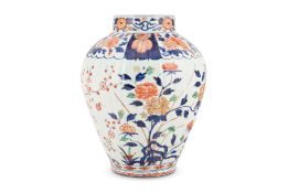A JAPANESE IMARI VASE, EDO PERIOD