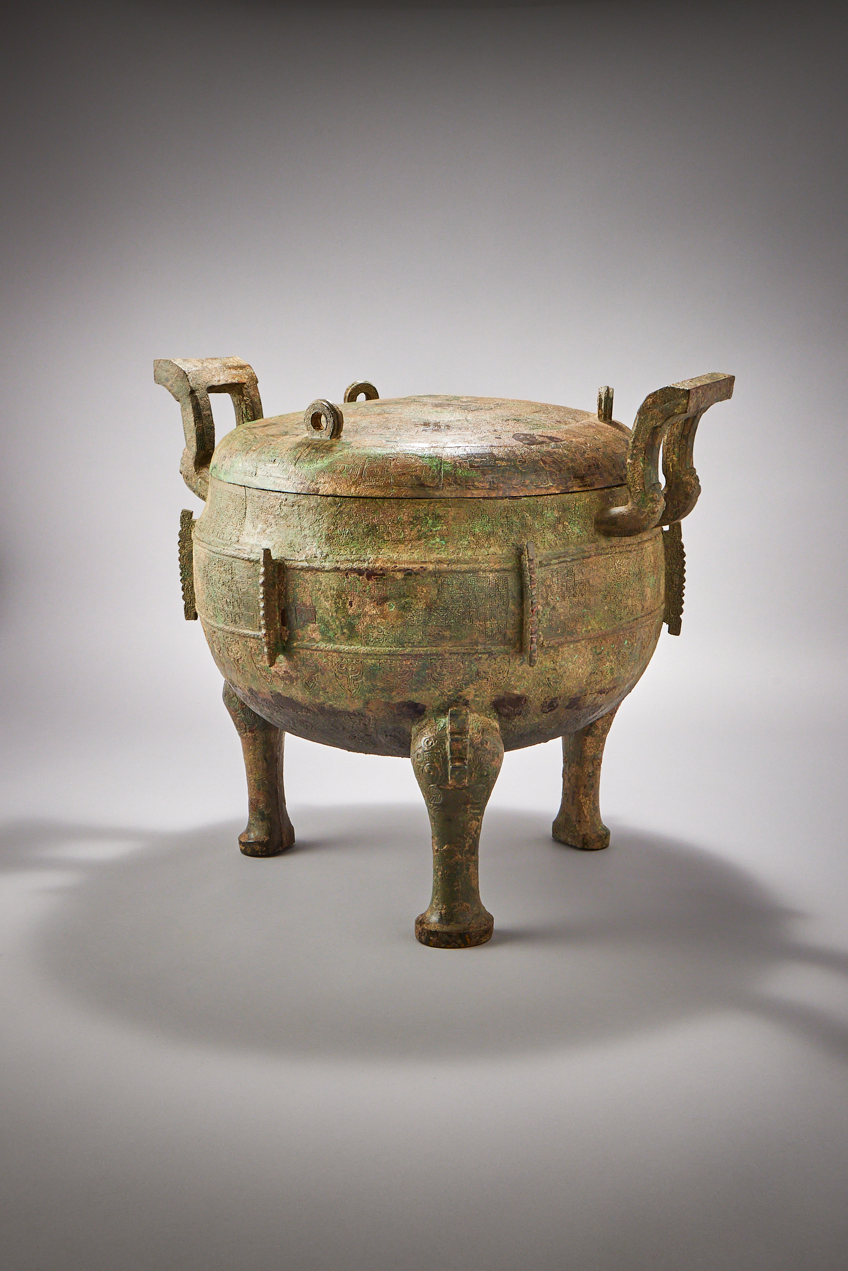 A large Chinese bronze archaic food vessel and cover, ding, Eastern Zhou dynasty (770–256 BC)
