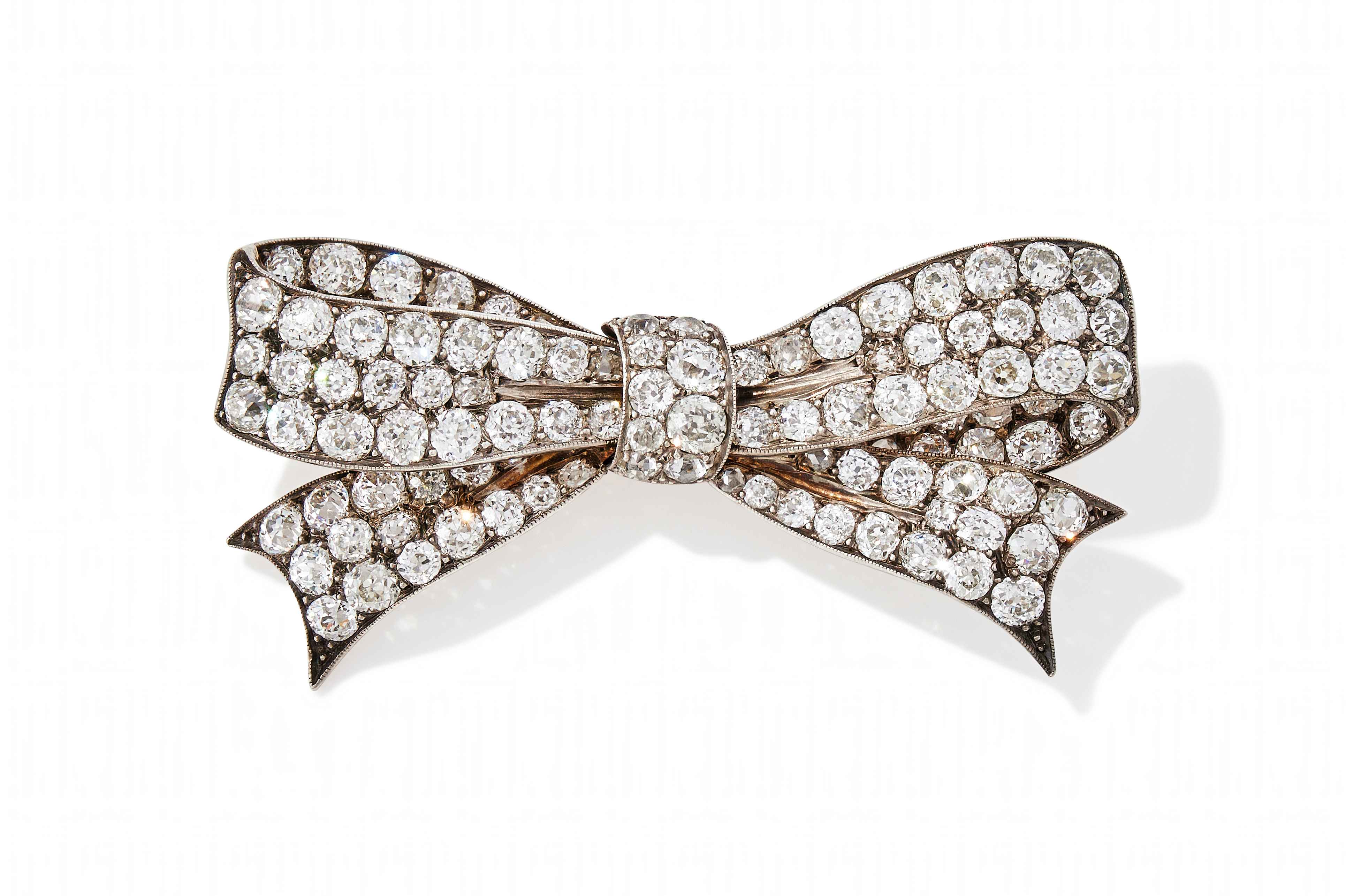 A LATE 19TH CENTURY DIAMOND BOW BROOCH