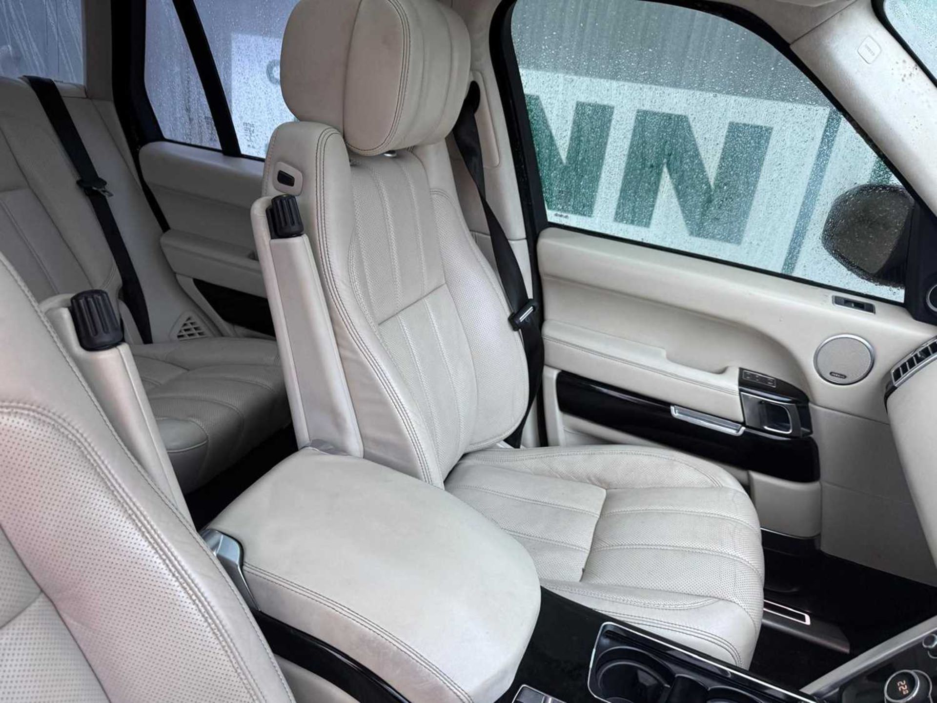 2013 Range Rover Autobiography , Auto-B SDV8, 4.4D Start/ Stop, Climate Control , Sat Nav, Blue toot - Image 21 of 32