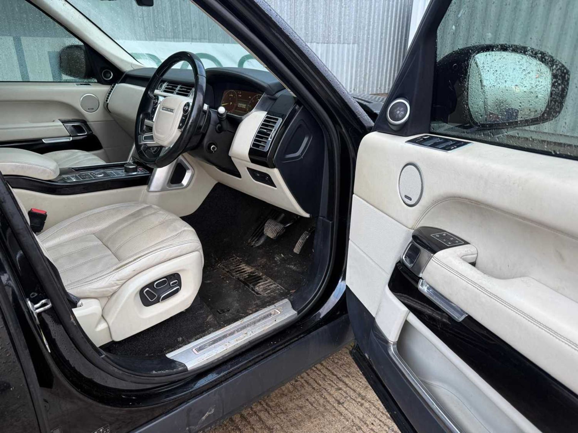 2013 Range Rover Autobiography , Auto-B SDV8, 4.4D Start/ Stop, Climate Control , Sat Nav, Blue toot - Image 12 of 32