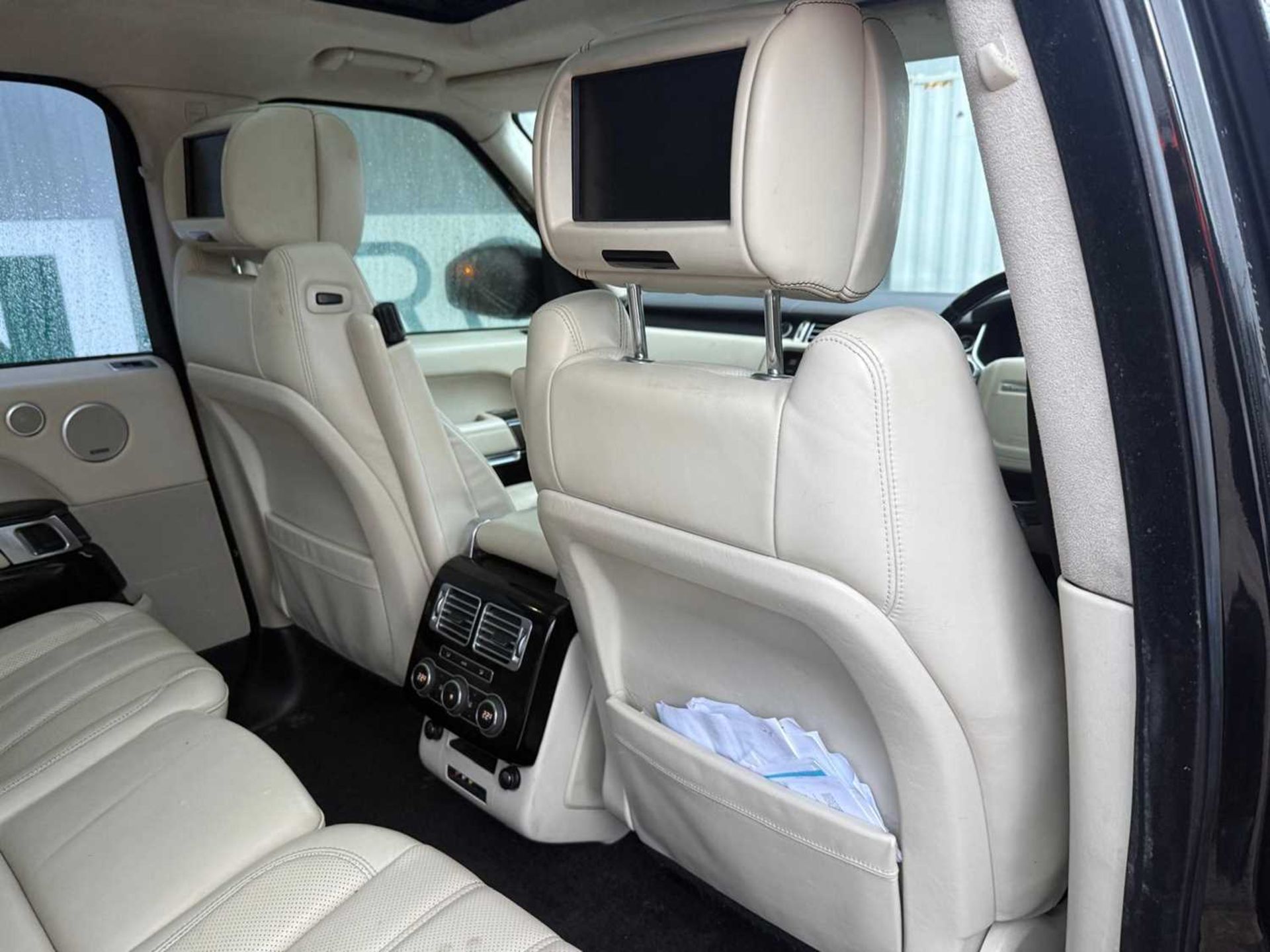 2013 Range Rover Autobiography , Auto-B SDV8, 4.4D Start/ Stop, Climate Control , Sat Nav, Blue toot - Image 24 of 32