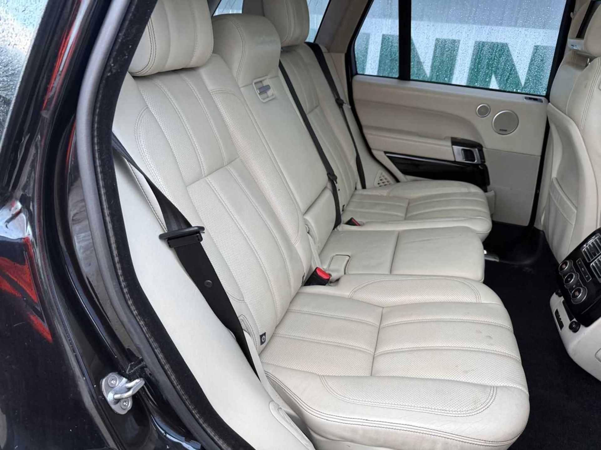 2013 Range Rover Autobiography , Auto-B SDV8, 4.4D Start/ Stop, Climate Control , Sat Nav, Blue toot - Image 23 of 32